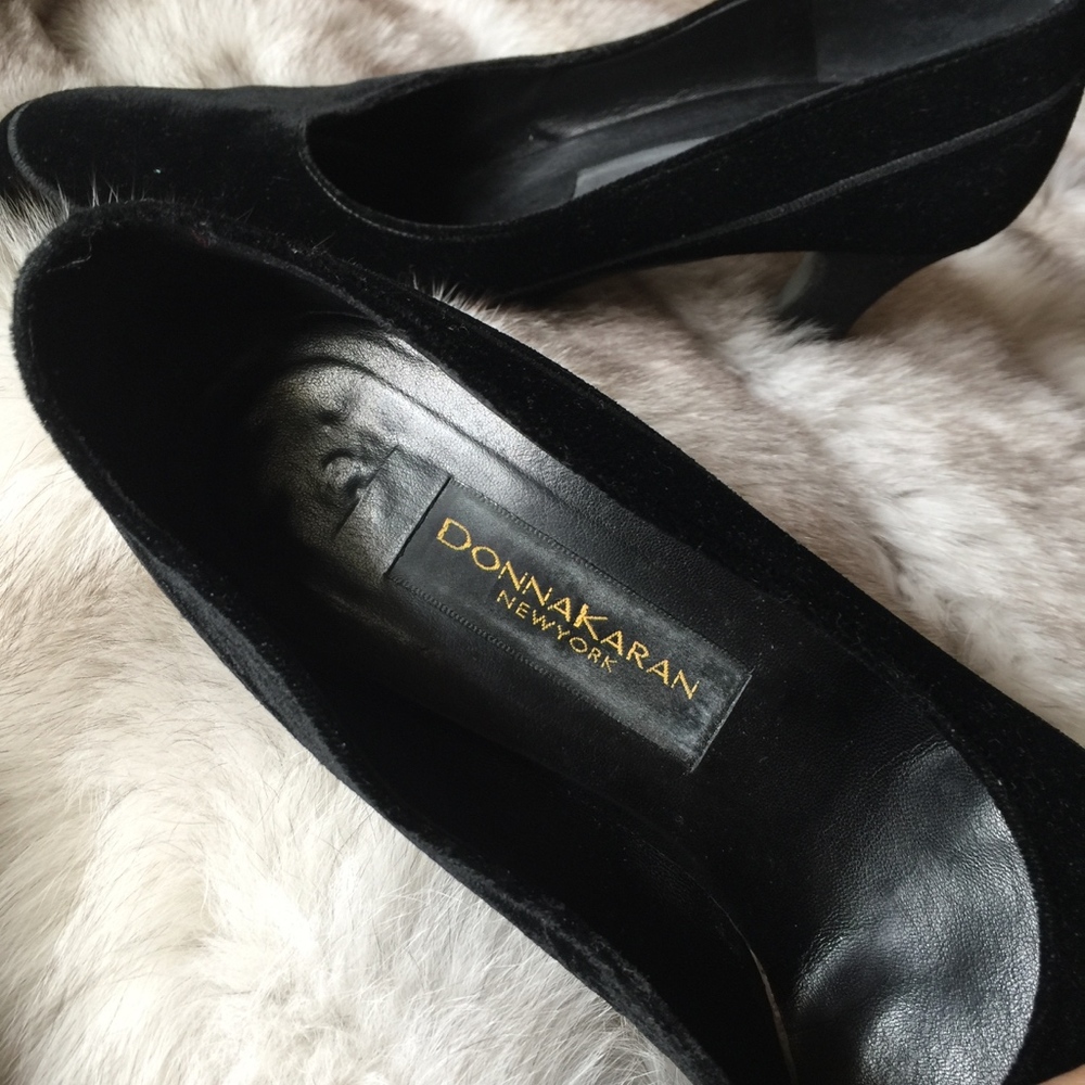 Donna Karan Black Velvet Heels Size 9 1/2 - Picture 3 of 7